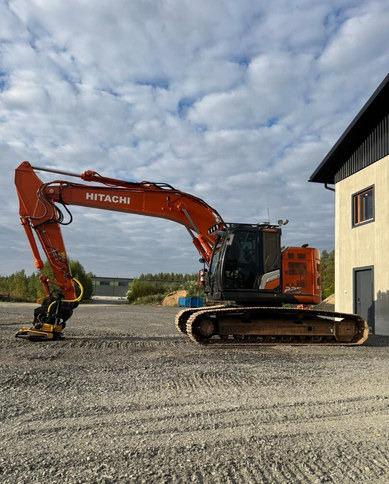 HitachiZX225USLC-7 + Engcon - Bager guseničar: slika 2 HitachiZX225USLC-7 + Engcon - Bager guseničar: slika 2
