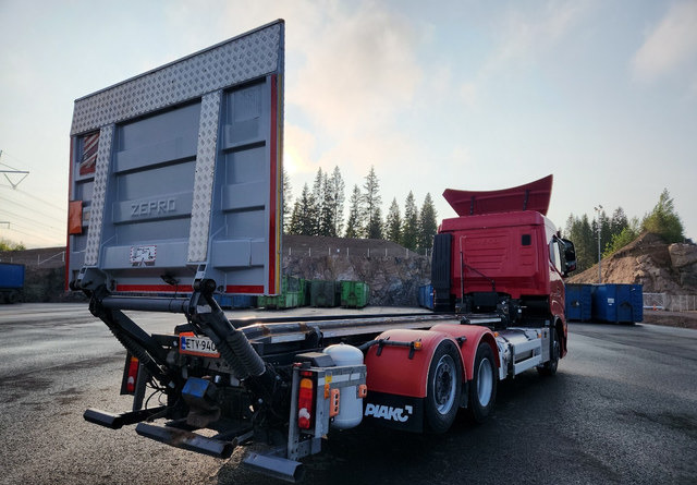 Iveco S-Way 6x2 LNG / LBG - Kamion sa golom šasijom i zatvorenom kabinom: slika 4 Iveco S-Way 6x2 LNG / LBG - Kamion sa golom šasijom i zatvorenom kabinom: slika 4