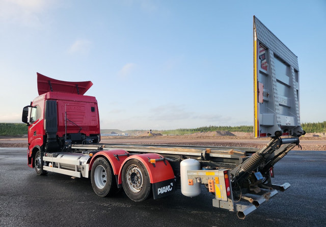 IvecoS-Way 6x2 LNG / LBG - Kamion sa golom šasijom i zatvorenom kabinom: slika 3 IvecoS-Way 6x2 LNG / LBG - Kamion sa golom šasijom i zatvorenom kabinom: slika 3