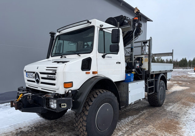 Mercedes-BenzUnimog U5000 + Nosturi Hiab 099 E-4 - Kamion sa tovarnim sandukom, Kamion sa dizalicom: slika 1 Mercedes-BenzUnimog U5000 + Nosturi Hiab 099 E-4 - Kamion sa tovarnim sandukom, Kamion sa dizalicom: slika 1