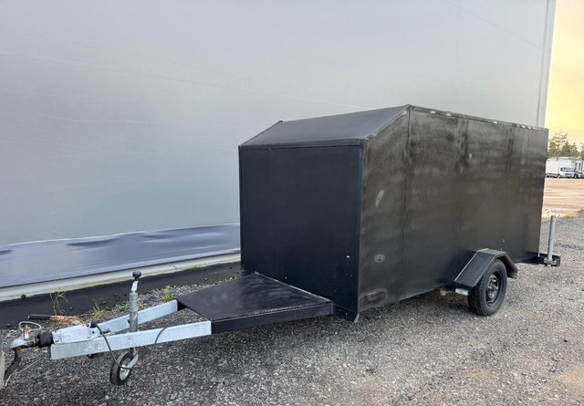 Umpiperäkärry - Prikolica za automobil: slika 1 Umpiperäkärry - Prikolica za automobil: slika 1