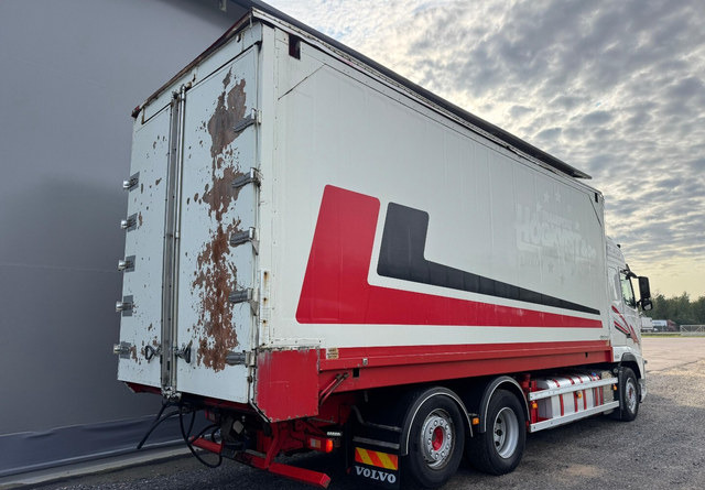 VolvoFH13 500 6x2 Ketjupurku + Rahtikaappi - Kamion sa zatvorenim sandukom: slika 4 VolvoFH13 500 6x2 Ketjupurku + Rahtikaappi - Kamion sa zatvorenim sandukom: slika 4