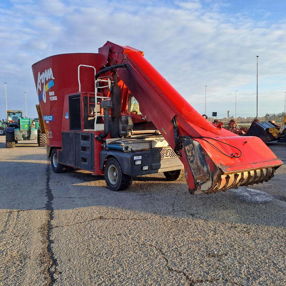 CARRO MISCELATORE SEMOVENTE AGM MIRAGE 200 - Prikolica za mešanje stočne hrane: slika 2 CARRO MISCELATORE SEMOVENTE AGM MIRAGE 200 - Prikolica za mešanje stočne hrane: slika 2