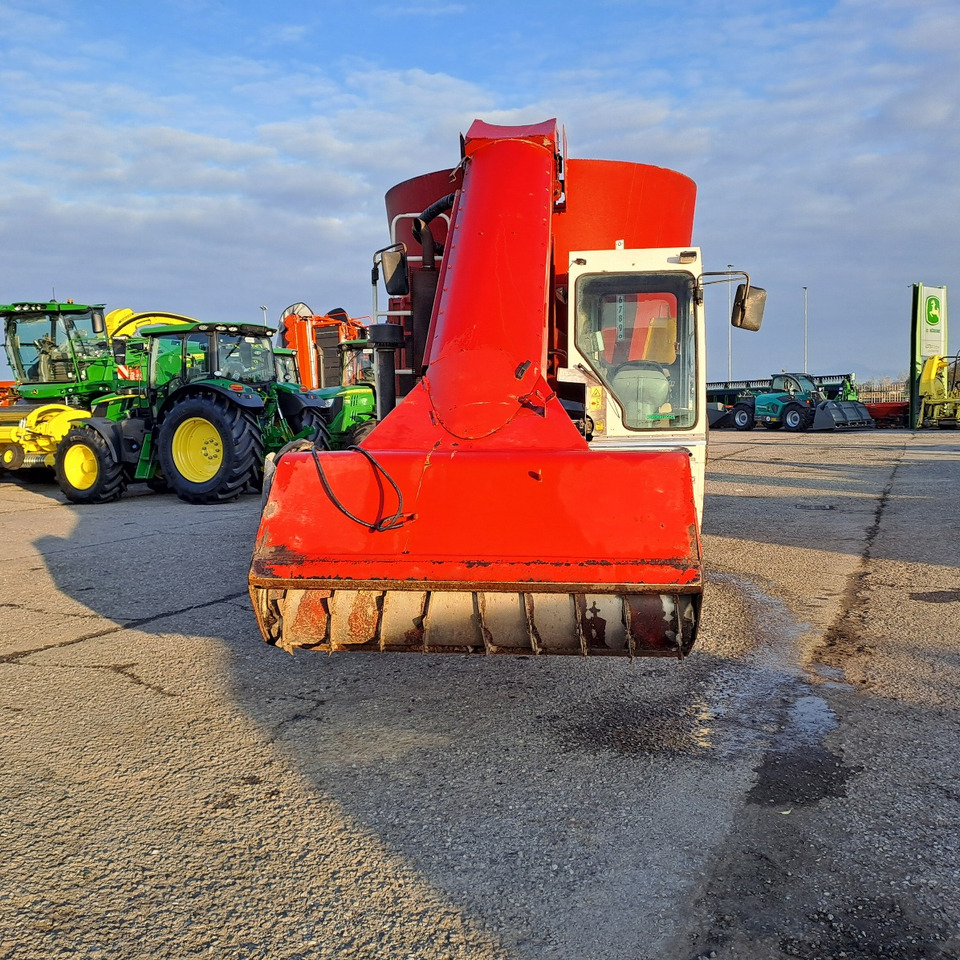CARRO MISCELATORE SEMOVENTE AGM MIRAGE 200 - Prikolica za mešanje stočne hrane: slika 3 CARRO MISCELATORE SEMOVENTE AGM MIRAGE 200 - Prikolica za mešanje stočne hrane: slika 3