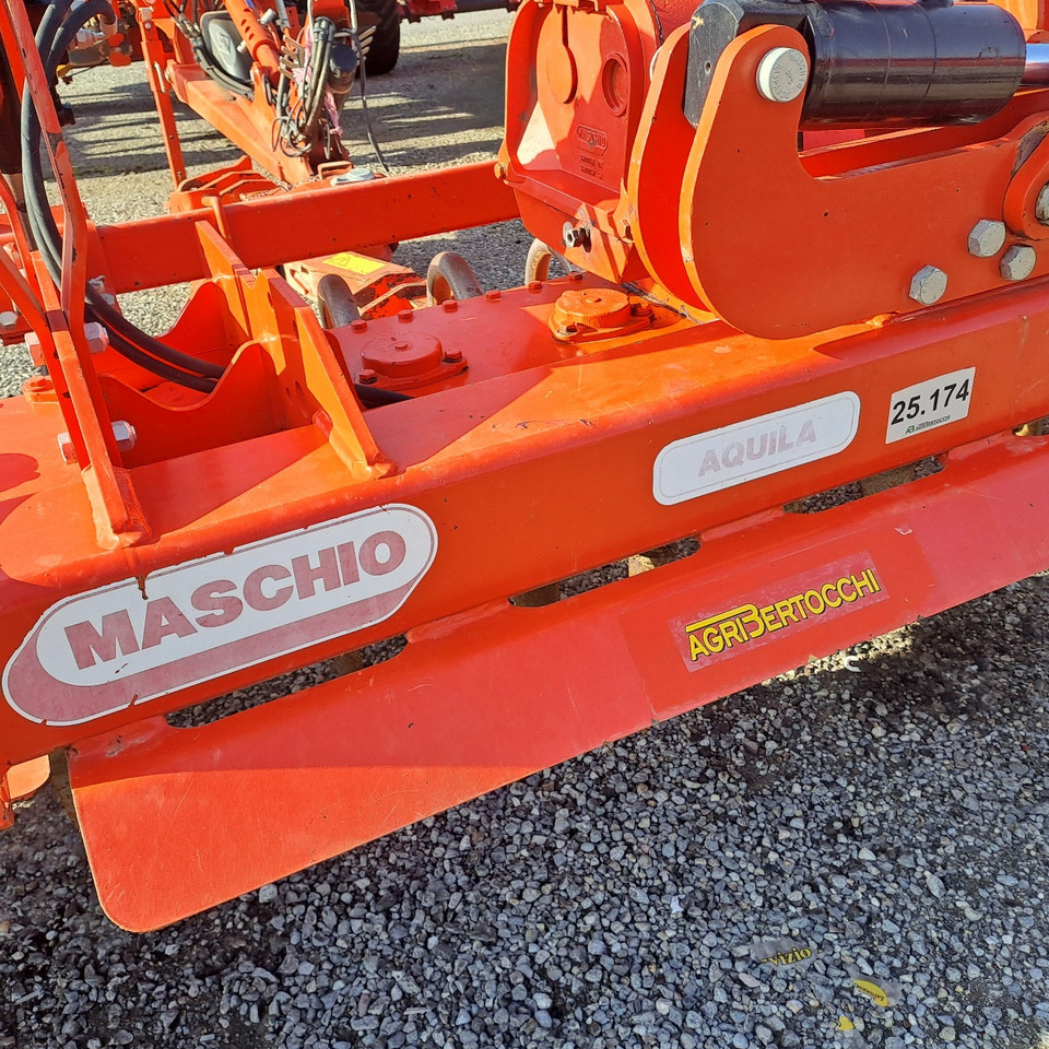 ERPICE ROTANTE PIEGHEVOLE MASCHIO AQUILA RAP 7000 - Traktorska freza: slika 5 ERPICE ROTANTE PIEGHEVOLE MASCHIO AQUILA RAP 7000 - Traktorska freza: slika 5