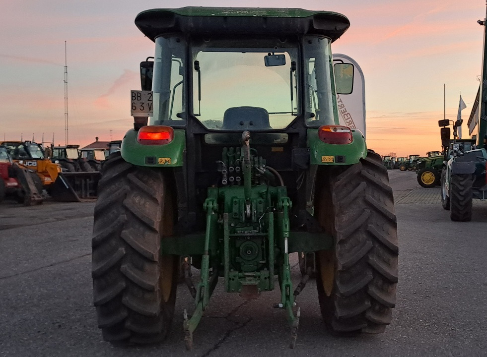 JOHN DEERE 5820 - Traktor: slika 4 JOHN DEERE 5820 - Traktor: slika 4