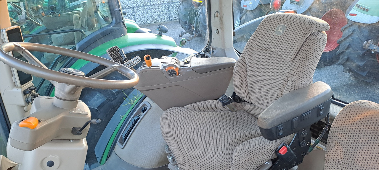 JOHN DEERE 7230R - ASTA AGRIBERTOCCHI - Traktor: slika 4 JOHN DEERE 7230R - ASTA AGRIBERTOCCHI - Traktor: slika 4