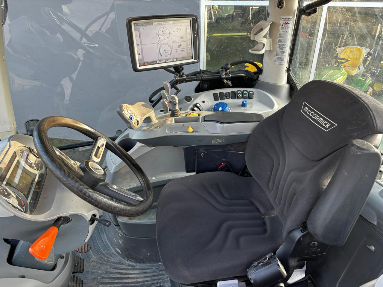 MCCORMICK - Traktor: slika 5 MCCORMICK - Traktor: slika 5