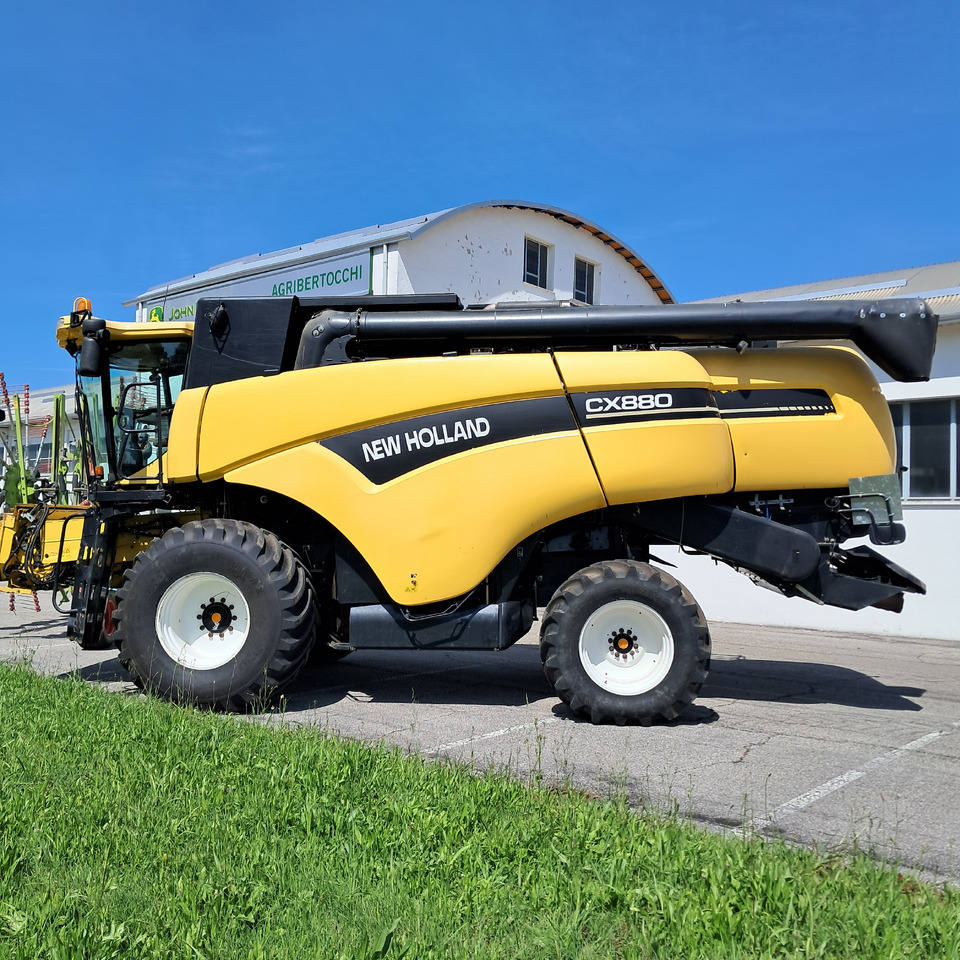 NEW HOLLAND CX880 - Kombinovani kombajn: slika 2 NEW HOLLAND CX880 - Kombinovani kombajn: slika 2