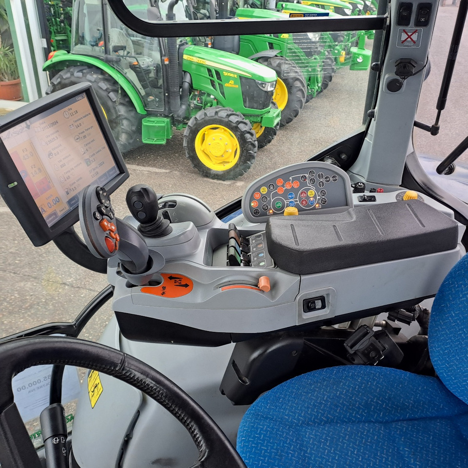 NEW HOLLAND T7.270 BLUEPOWER - ASTA AGRIBERTOCCHI - Traktor: slika 2 NEW HOLLAND T7.270 BLUEPOWER - ASTA AGRIBERTOCCHI - Traktor: slika 2