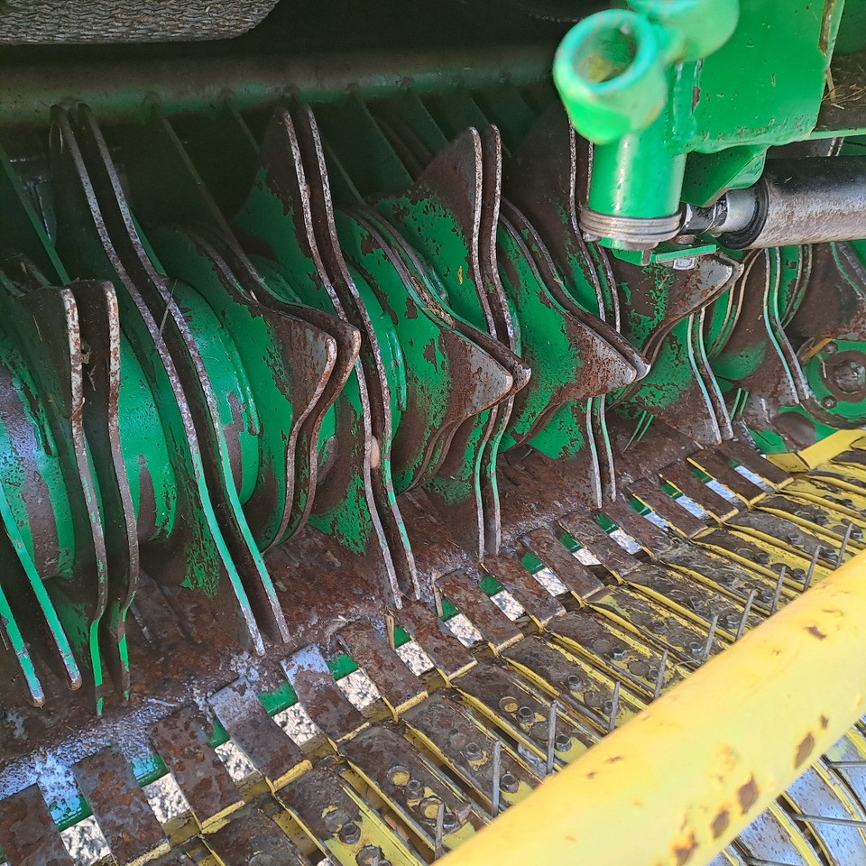 ROTOPRESSA JOHN DEERE 592 - Balirka za okrugle bale: slika 4 ROTOPRESSA JOHN DEERE 592 - Balirka za okrugle bale: slika 4