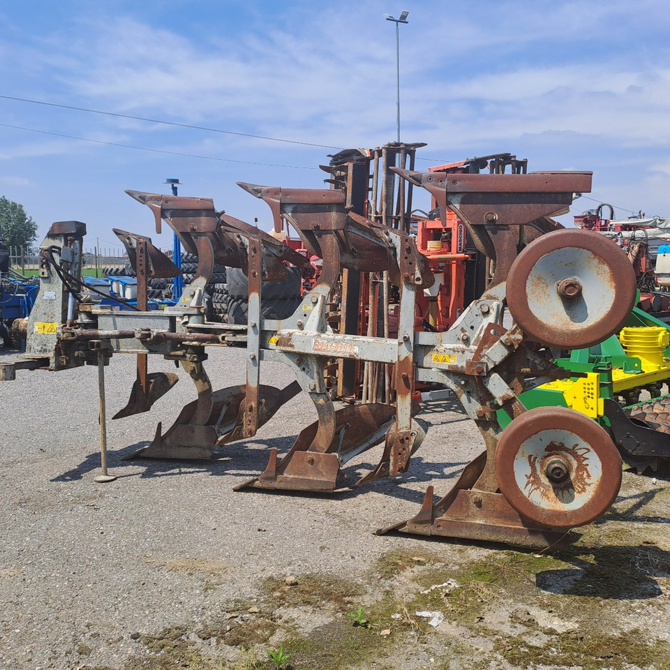 TRIVOMERE EMMEGIEMME - Plug: slika 1 TRIVOMERE EMMEGIEMME - Plug: slika 1