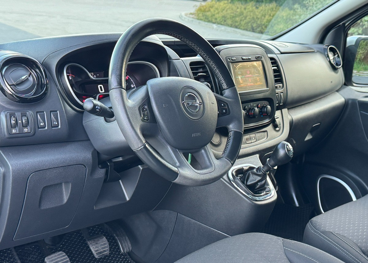 Opel Vivaro 1.6 DCI 145KM 9 osobowy Nawiewy góra dół DOINWESTOWANY Super stan - Karavan: slika 5 Opel Vivaro 1.6 DCI 145KM 9 osobowy Nawiewy góra dół DOINWESTOWANY Super stan - Karavan: slika 5
