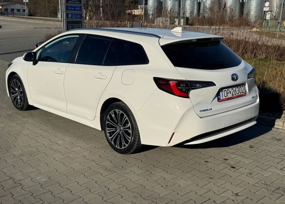 Toyota Corolla 1.8 Hybrid Active Niski przebieg LED FV23 W SUPER STANIE - Automobil: slika 4 Toyota Corolla 1.8 Hybrid Active Niski przebieg LED FV23 W SUPER STANIE - Automobil: slika 4
