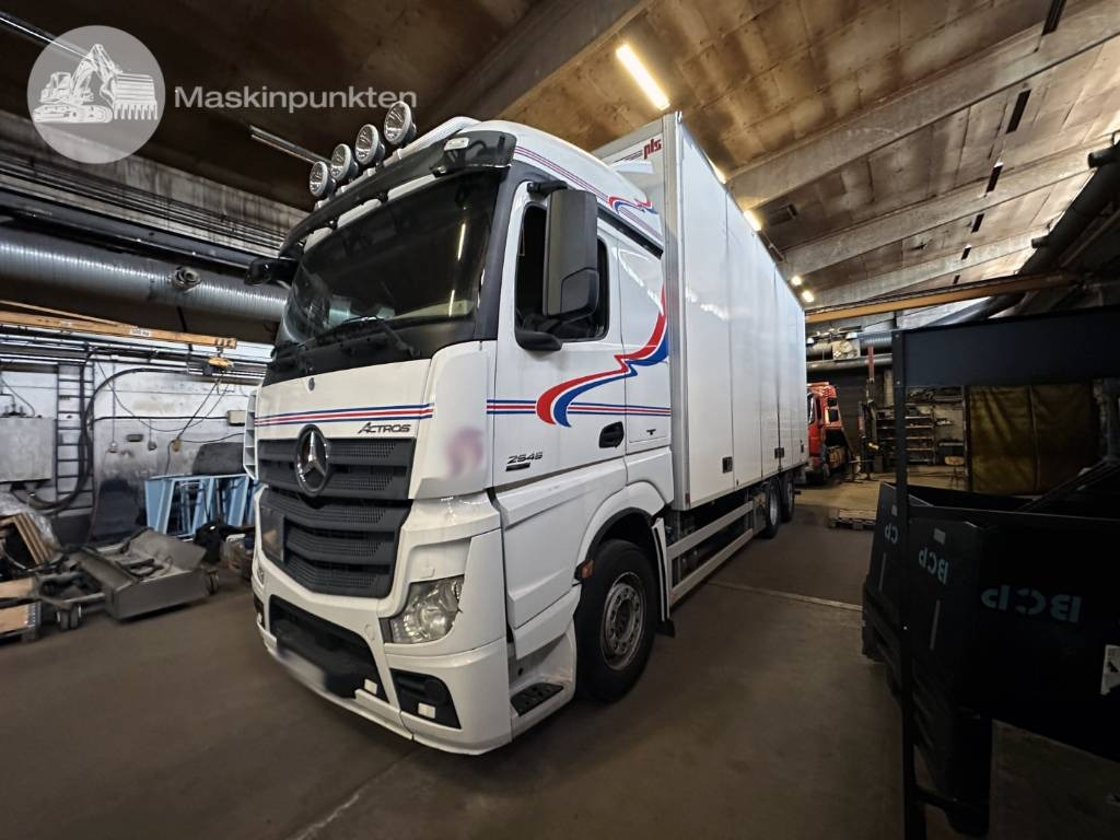 Mercedes-Benz Actros 2545 - Kamion sa zatvorenim sandukom: slika 1 Mercedes-Benz Actros 2545 - Kamion sa zatvorenim sandukom: slika 1