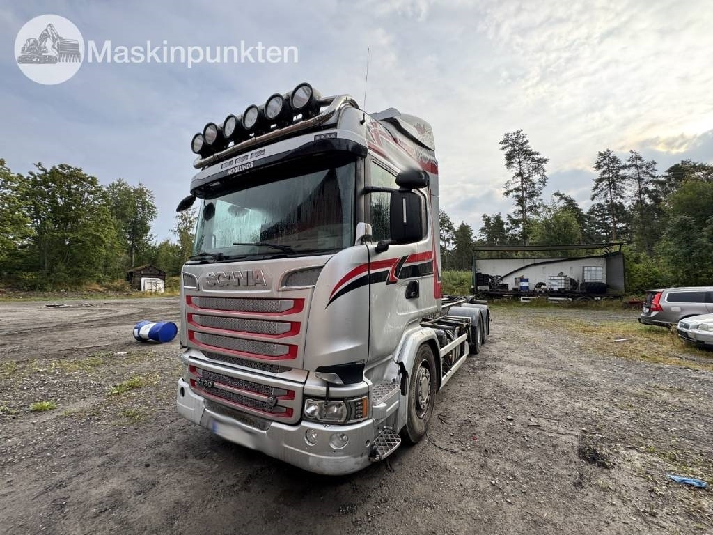 Scania R 730 LB - Kamion sa golom šasijom i zatvorenom kabinom: slika 1 Scania R 730 LB - Kamion sa golom šasijom i zatvorenom kabinom: slika 1