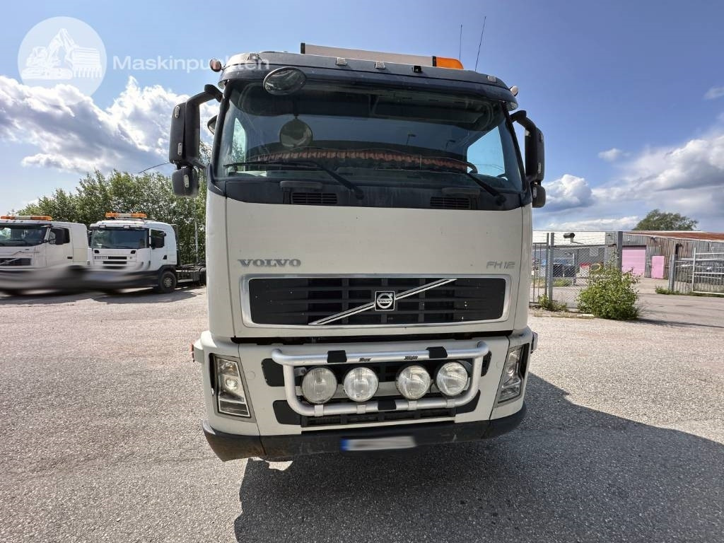 Volvo FH 12 460 CAMELEONT - Kamion za prevoz kontejnera/ Kamion sa promenjivim sandukom: slika 2 Volvo FH 12 460 CAMELEONT - Kamion za prevoz kontejnera/ Kamion sa promenjivim sandukom: slika 2