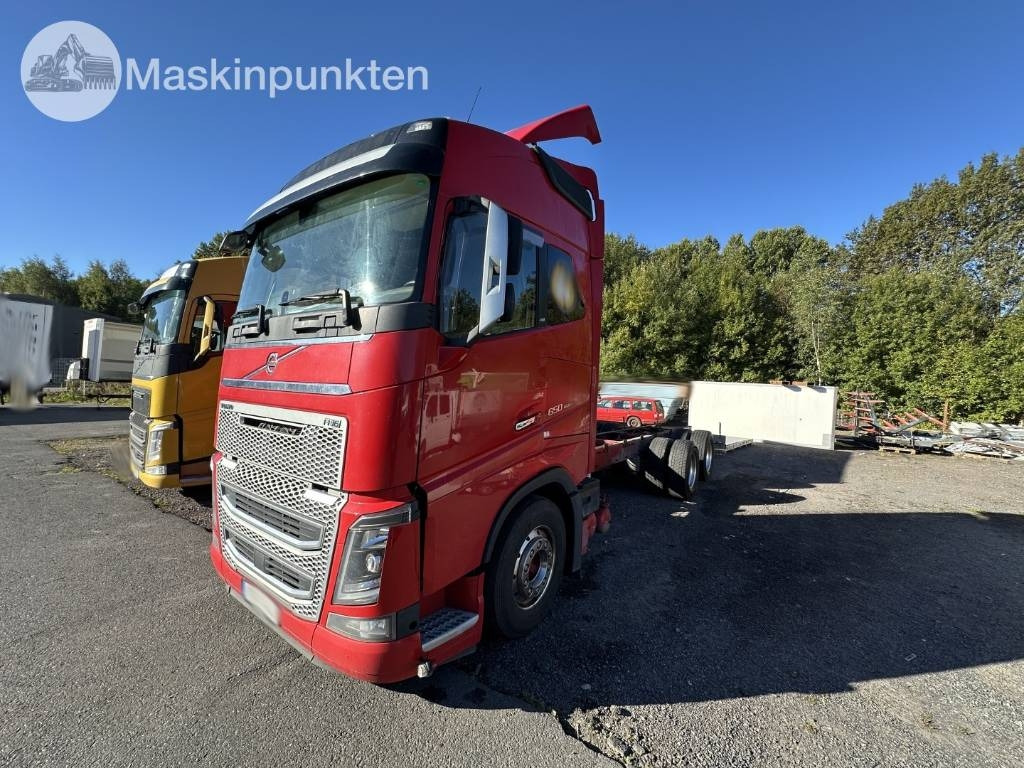 Volvo FH 16 - Kamion sa golom šasijom i zatvorenom kabinom: slika 1 Volvo FH 16 - Kamion sa golom šasijom i zatvorenom kabinom: slika 1
