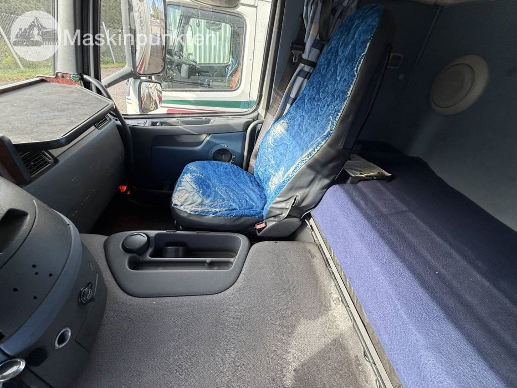 Kamion sa zatvorenim sandukom Volvo FM 440: slika 26
