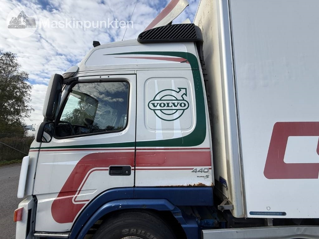 Kamion sa zatvorenim sandukom Volvo FM 440: slika 39