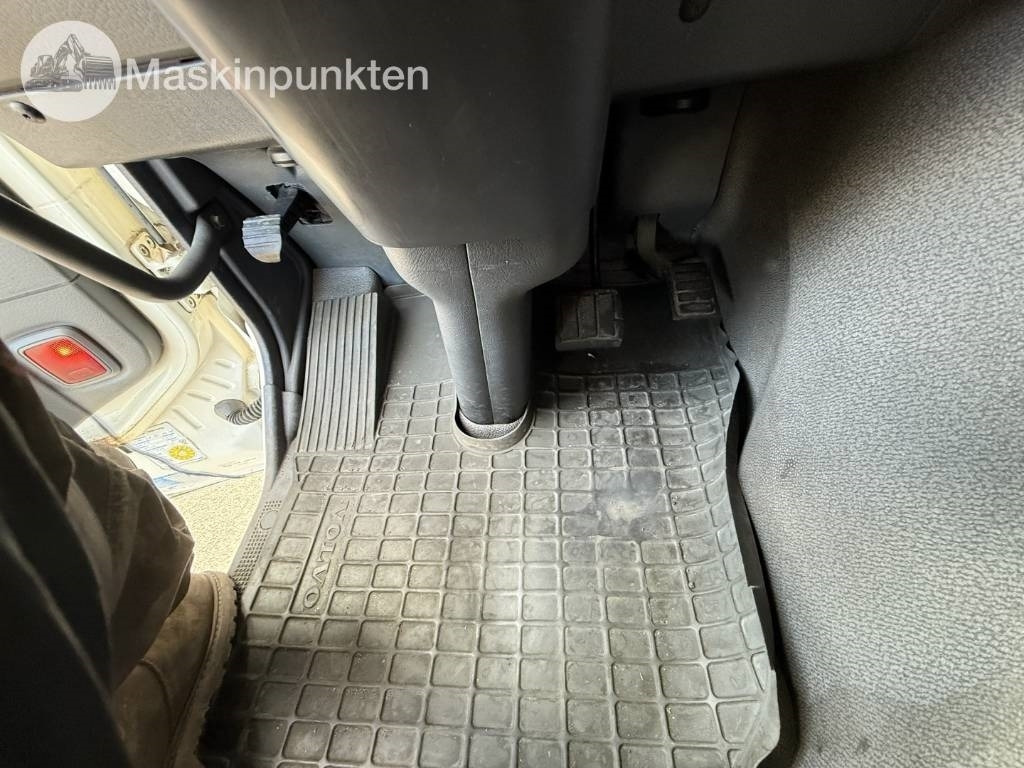 Kamion sa zatvorenim sandukom Volvo FM 440: slika 29
