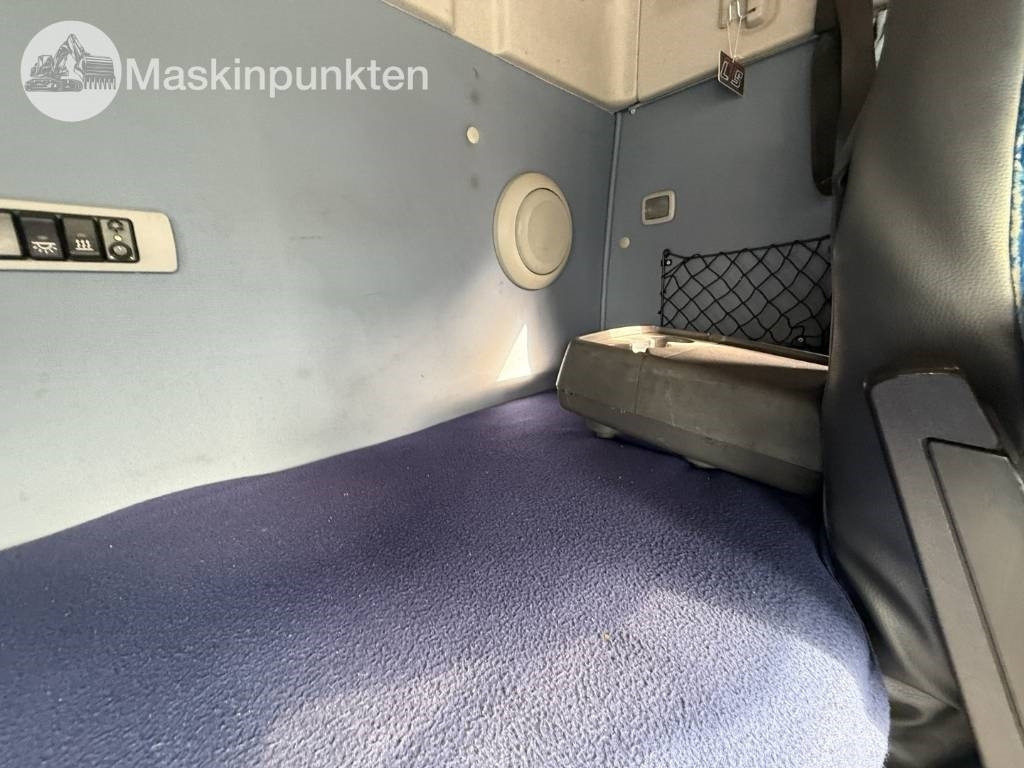 Kamion sa zatvorenim sandukom Volvo FM 440: slika 27