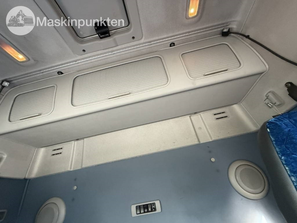 Kamion sa zatvorenim sandukom Volvo FM 440: slika 28