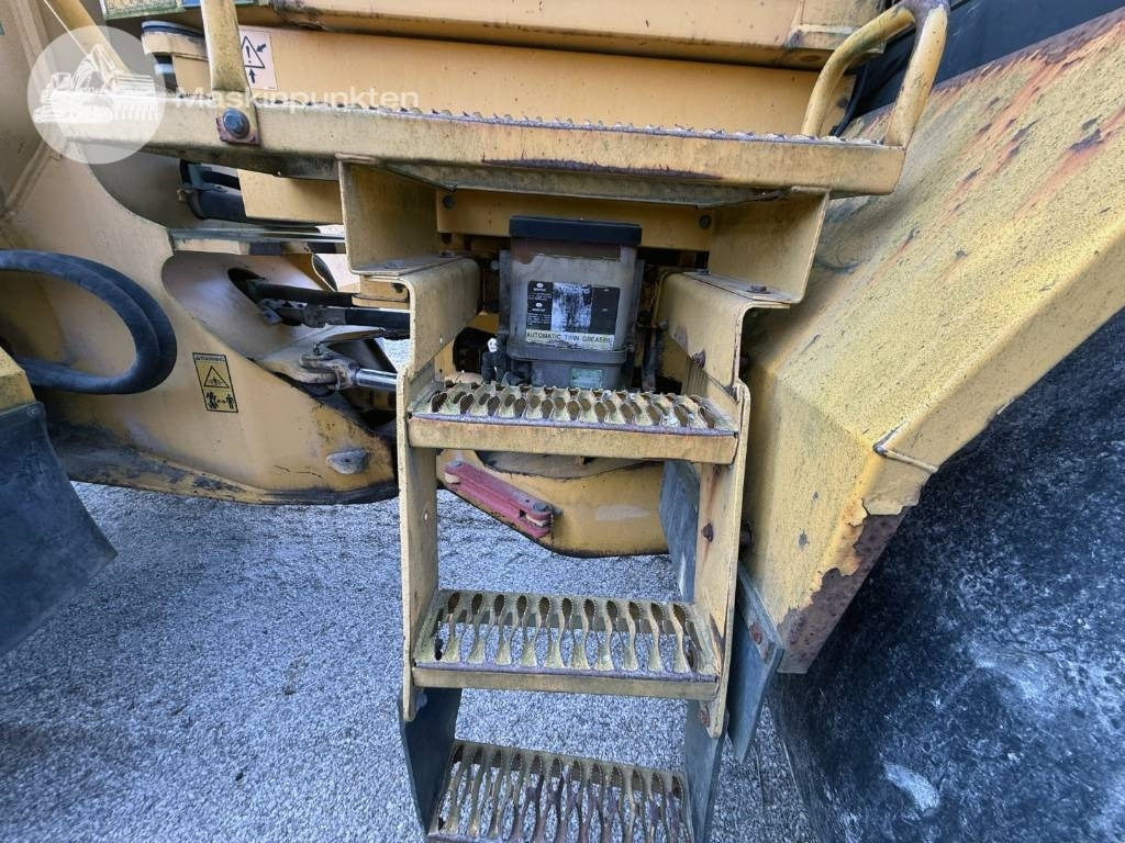 Utovarivač točkaš Volvo L 120 C: slika 23