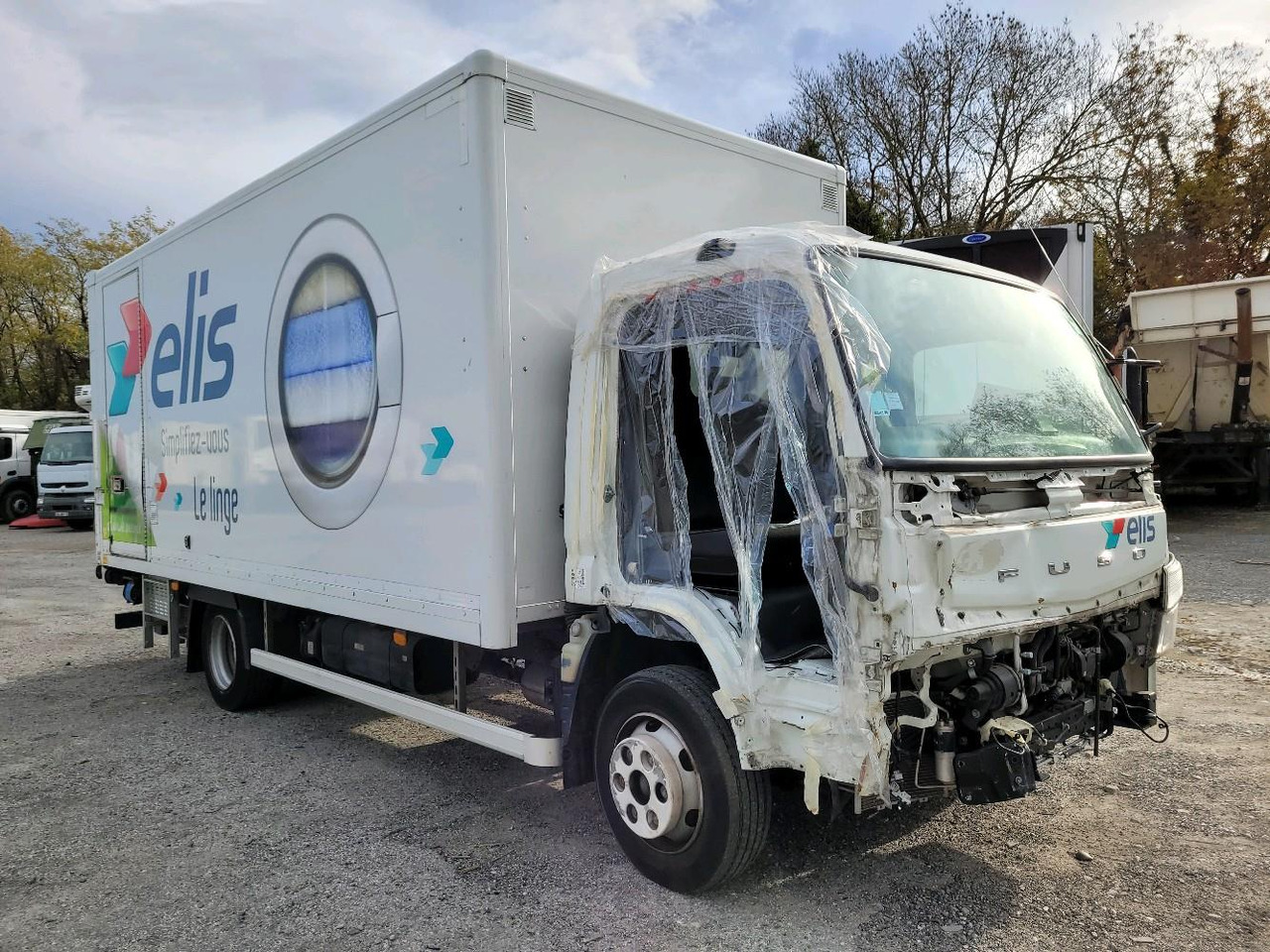 FUSO CANTER 7C15 - Kamion sa zatvorenim sandukom: slika 1 FUSO CANTER 7C15 - Kamion sa zatvorenim sandukom: slika 1