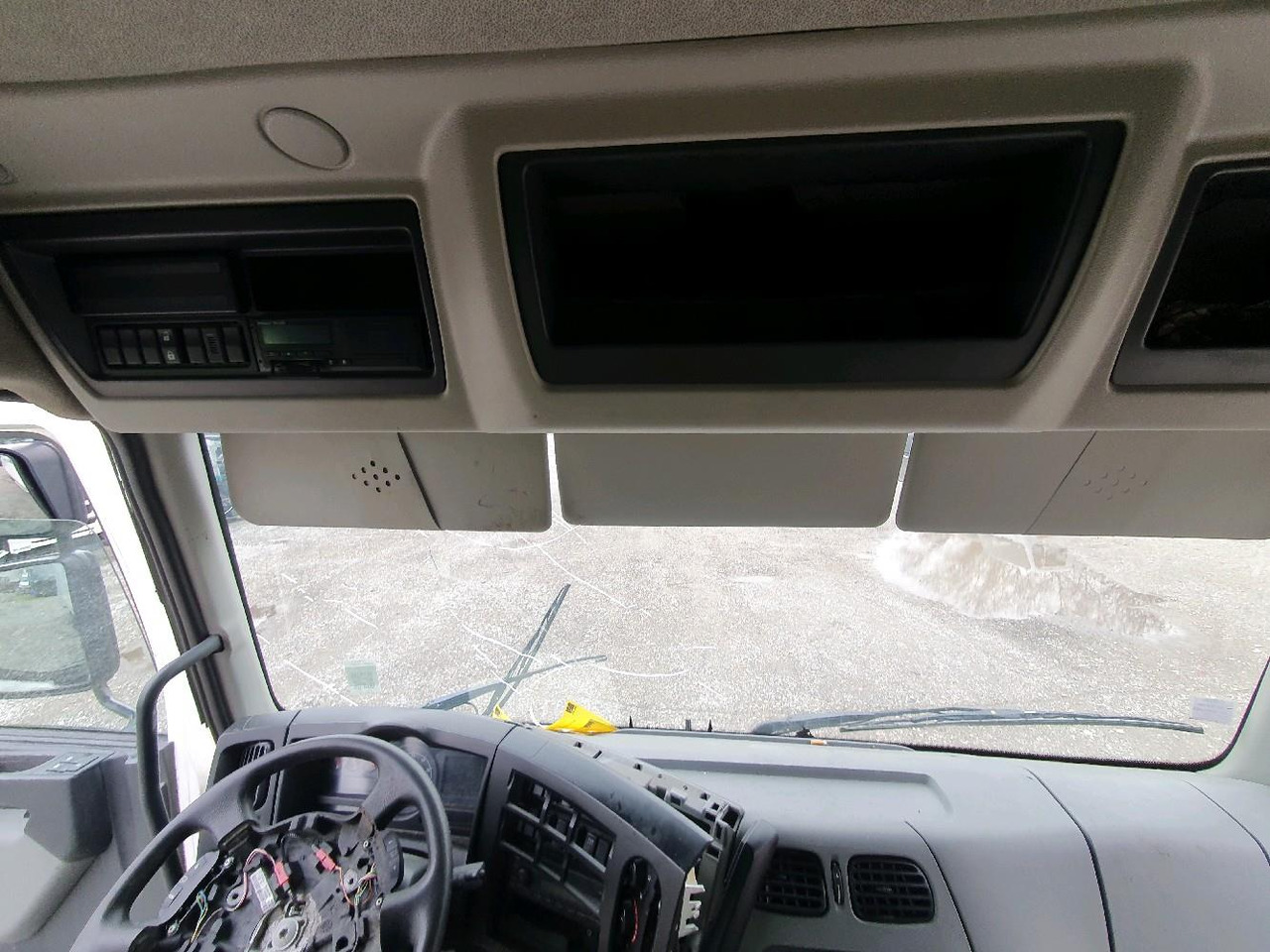 Kamion sa zatvorenim sandukom RENAULT D 12 DTI 215: slika 11