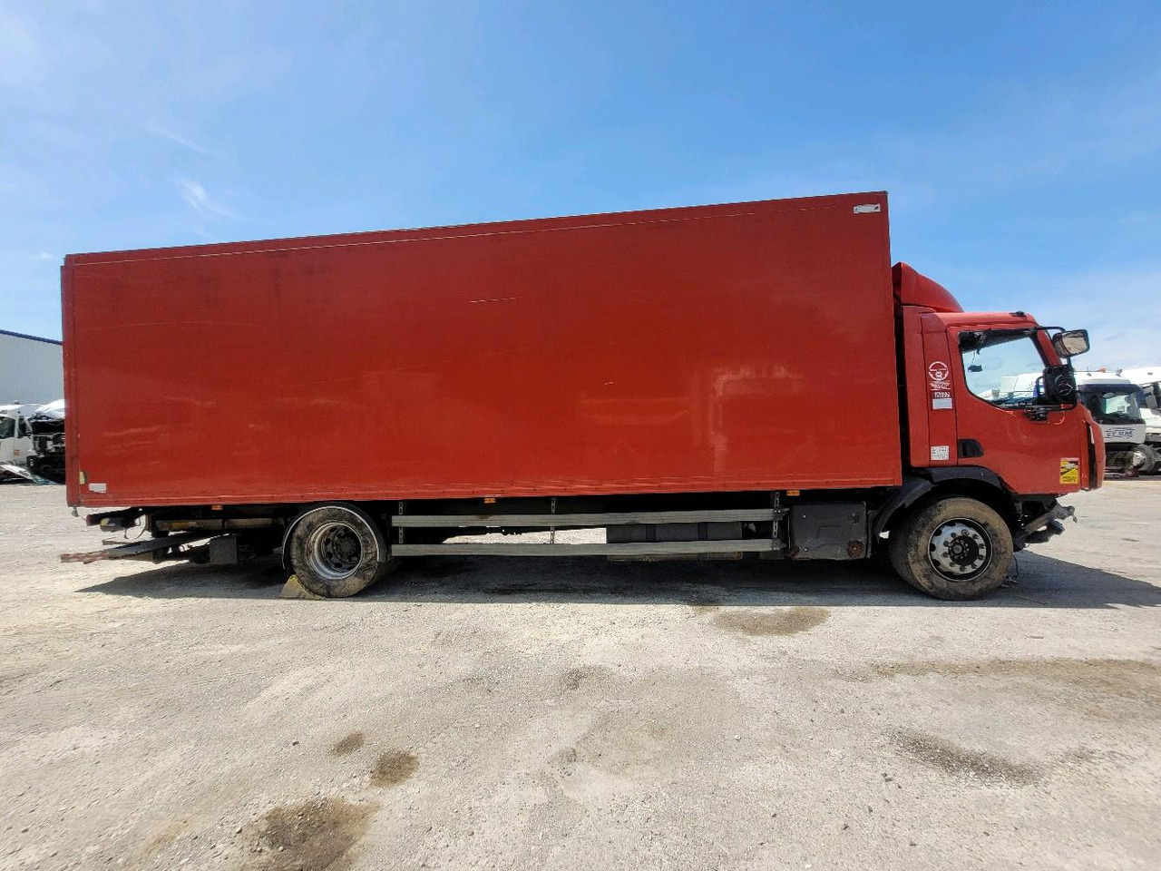 RENAULT D19 WIDE - Kamion sa zatvorenim sandukom: slika 3 RENAULT D19 WIDE - Kamion sa zatvorenim sandukom: slika 3