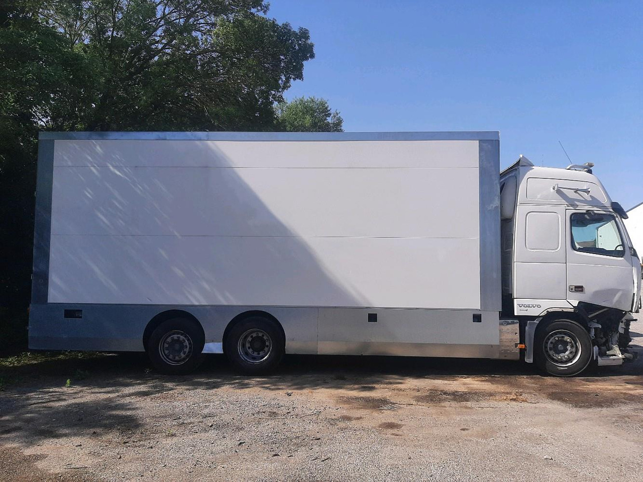 VOLVO FH 480 PORTEUR - Kamion sa zatvorenim sandukom: slika 3 VOLVO FH 480 PORTEUR - Kamion sa zatvorenim sandukom: slika 3