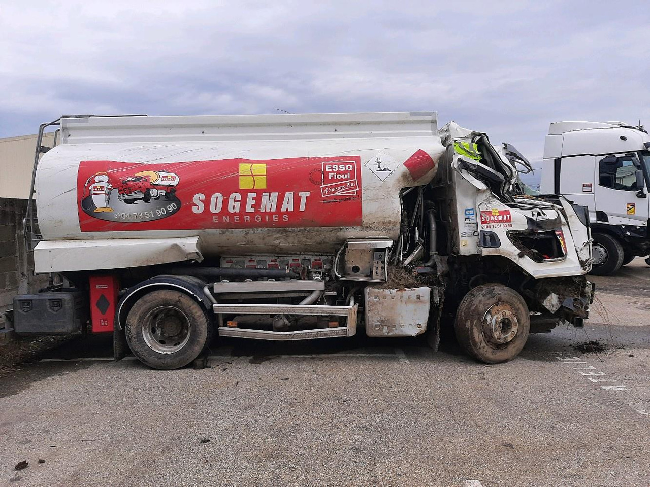 VOLVO FL 280 CITERNE - Kamion cisterna: slika 3 VOLVO FL 280 CITERNE - Kamion cisterna: slika 3