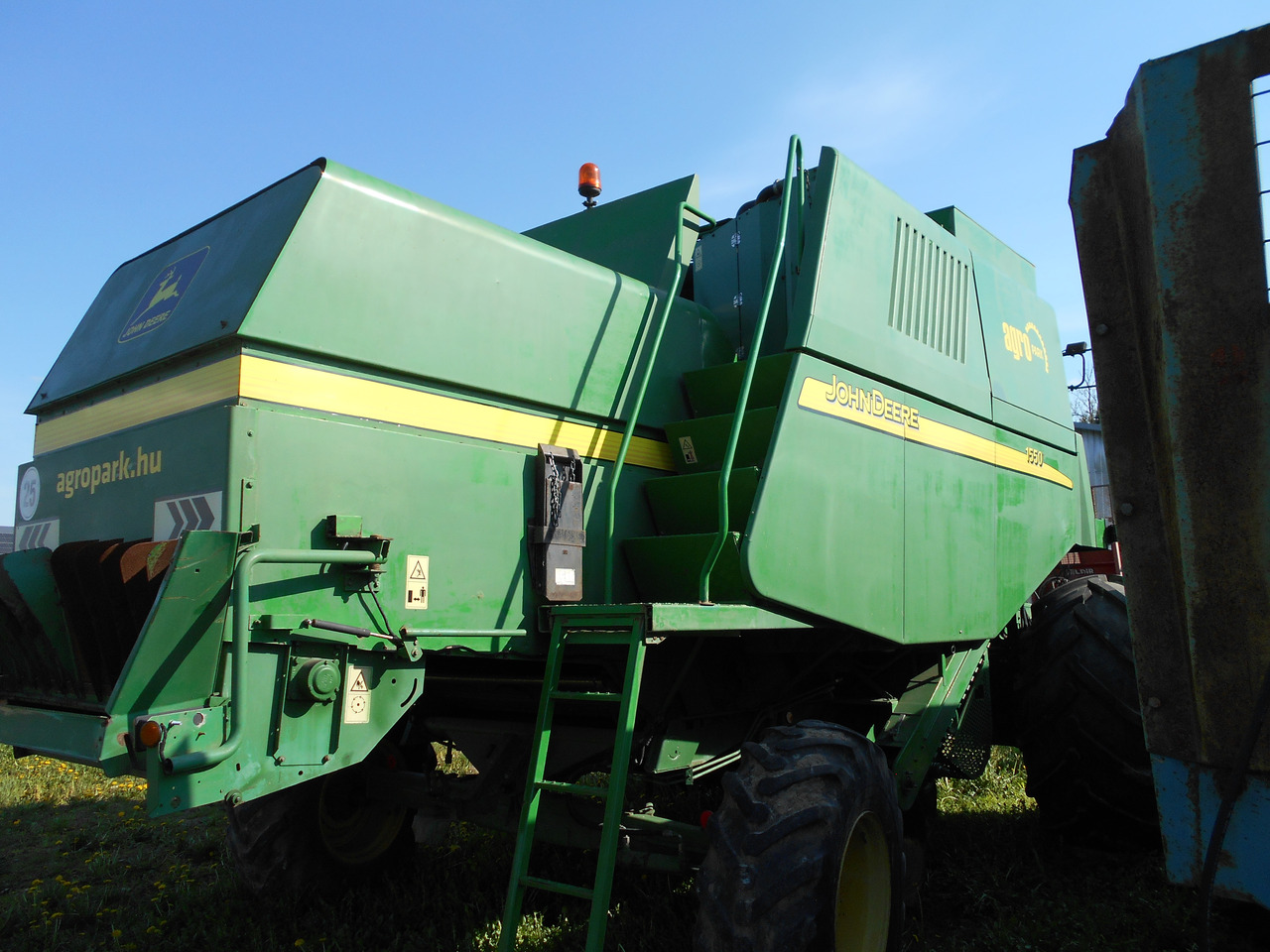 John Deere 1550 - Kombinovani kombajn: slika 4 John Deere 1550 - Kombinovani kombajn: slika 4