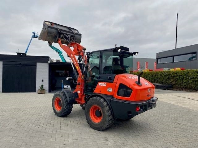 Kubota R 090 - Utovarivač točkaš: slika 1 Kubota R 090 - Utovarivač točkaš: slika 1