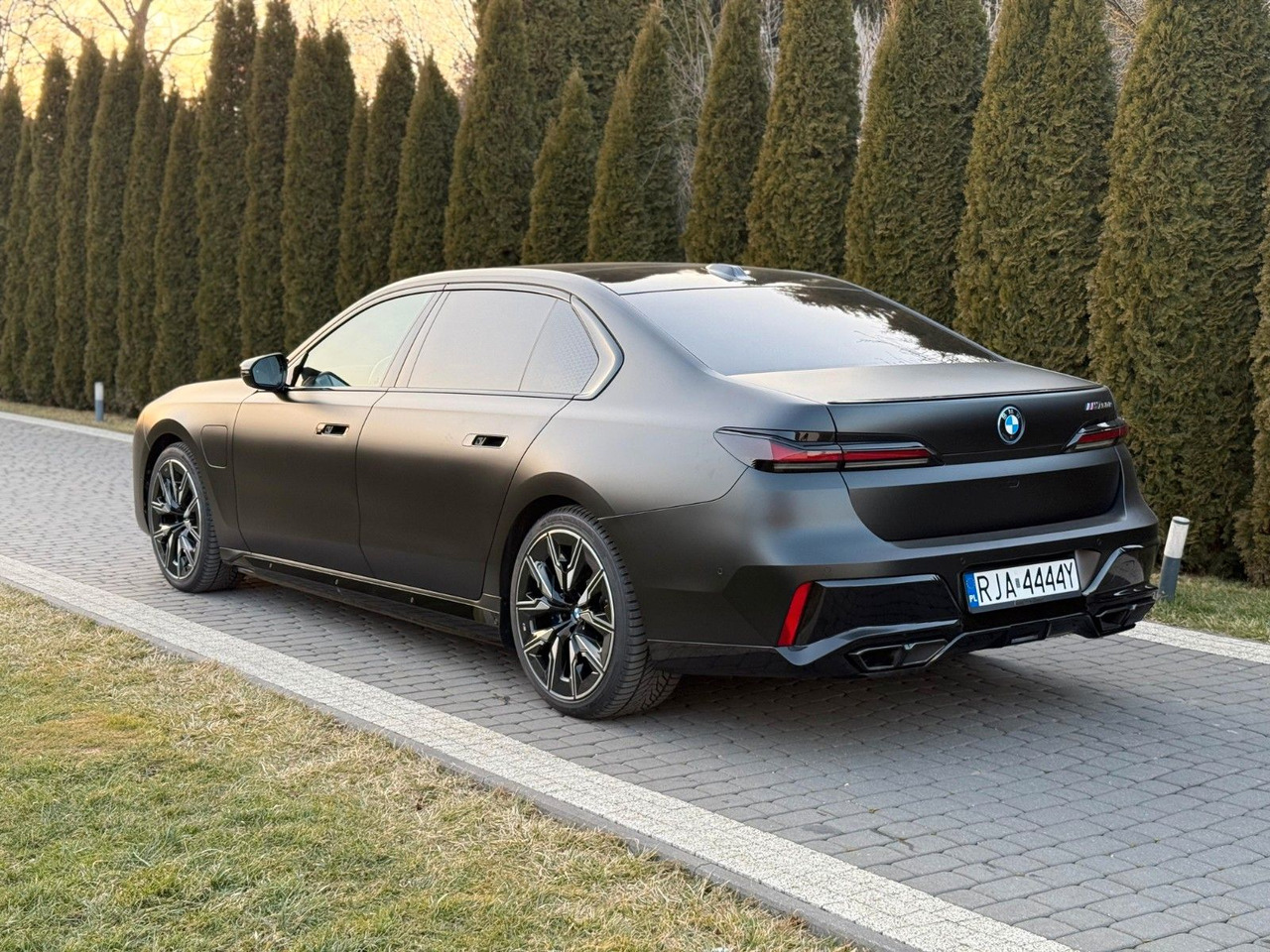 BMW M760 Baureihe 7 Lim M760 e xDrive - Limuzina: slika 4 BMW M760 Baureihe 7 Lim M760 e xDrive - Limuzina: slika 4