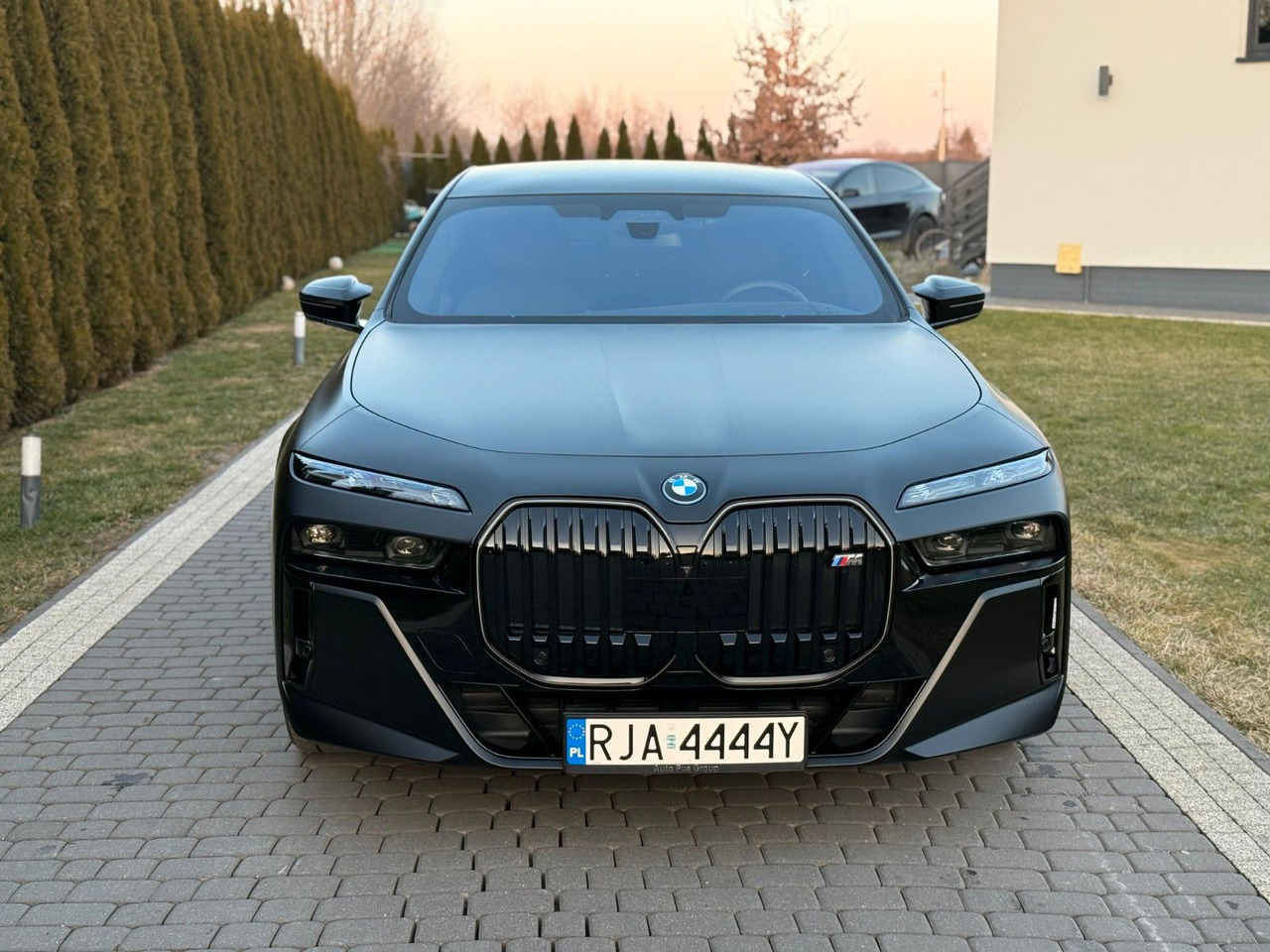 BMW M760 Baureihe 7 Lim M760 e xDrive - Limuzina: slika 2 BMW M760 Baureihe 7 Lim M760 e xDrive - Limuzina: slika 2