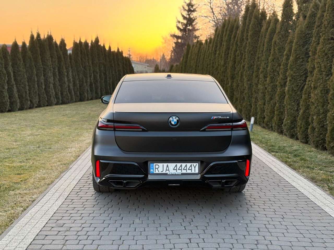 BMW M760 Baureihe 7 Lim M760 e xDrive - Limuzina: slika 5 BMW M760 Baureihe 7 Lim M760 e xDrive - Limuzina: slika 5