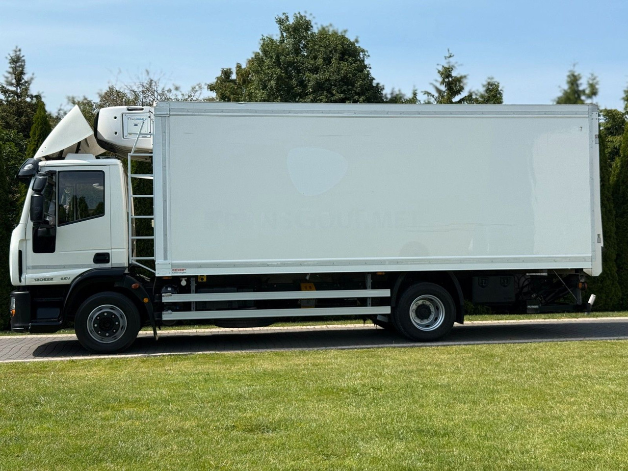 Iveco EUROCARGO 12T E22 CARRIER SUPRA 850 MT - Hladnjača: slika 4 Iveco EUROCARGO 12T E22 CARRIER SUPRA 850 MT - Hladnjača: slika 4