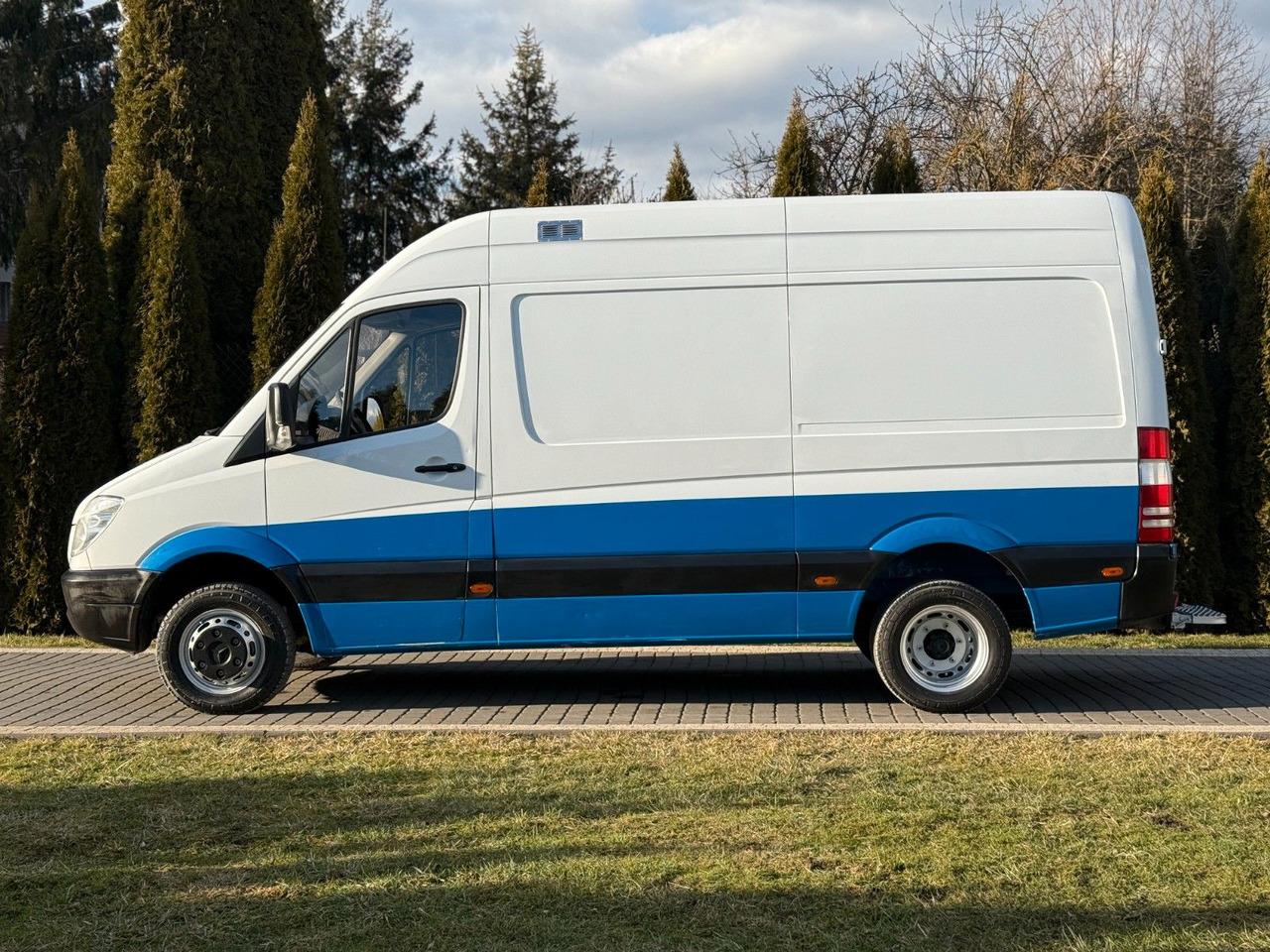 Mercedes-Benz SPRINTER 516 3,5 T FURGON - Dostavno vozilo sa zatvorenim sandukom: slika 4 Mercedes-Benz SPRINTER 516 3,5 T FURGON - Dostavno vozilo sa zatvorenim sandukom: slika 4