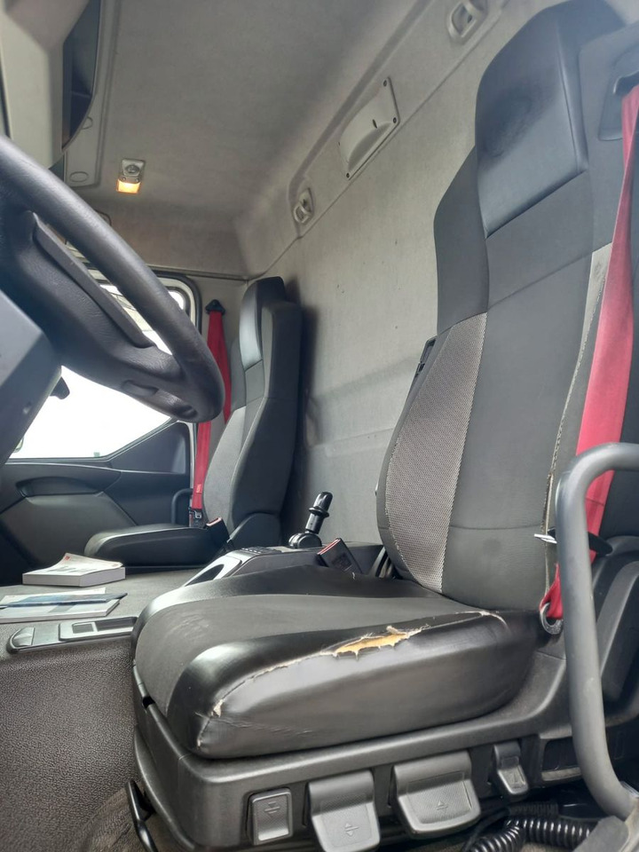 Renault D 320 - Kamion sa golom šasijom i zatvorenom kabinom: slika 3 Renault D 320 - Kamion sa golom šasijom i zatvorenom kabinom: slika 3