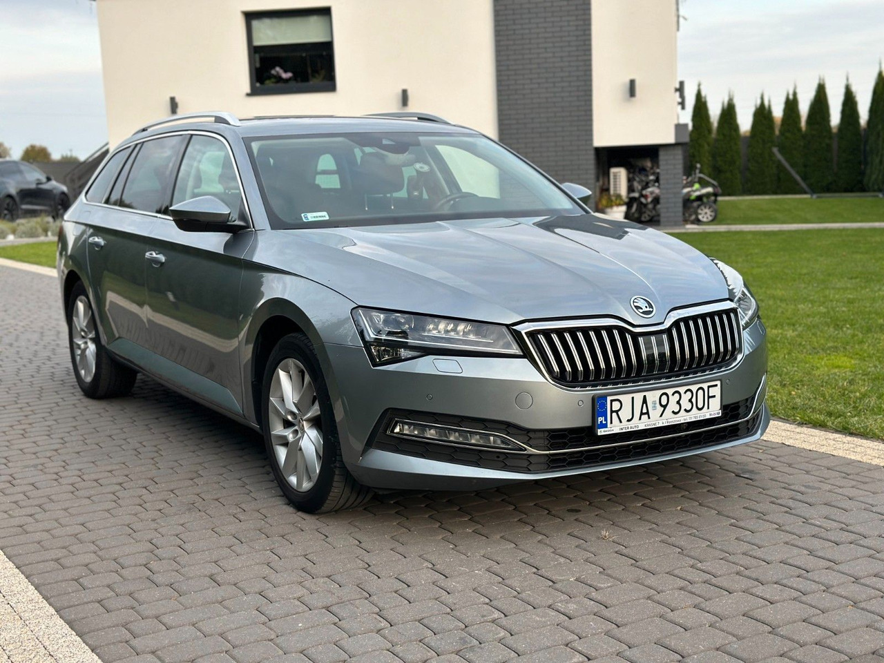 Skoda Superb 2.0 TDI SCR 147kW DSG STYLE COMBI - Automobil: slika 3 Skoda Superb 2.0 TDI SCR 147kW DSG STYLE COMBI - Automobil: slika 3