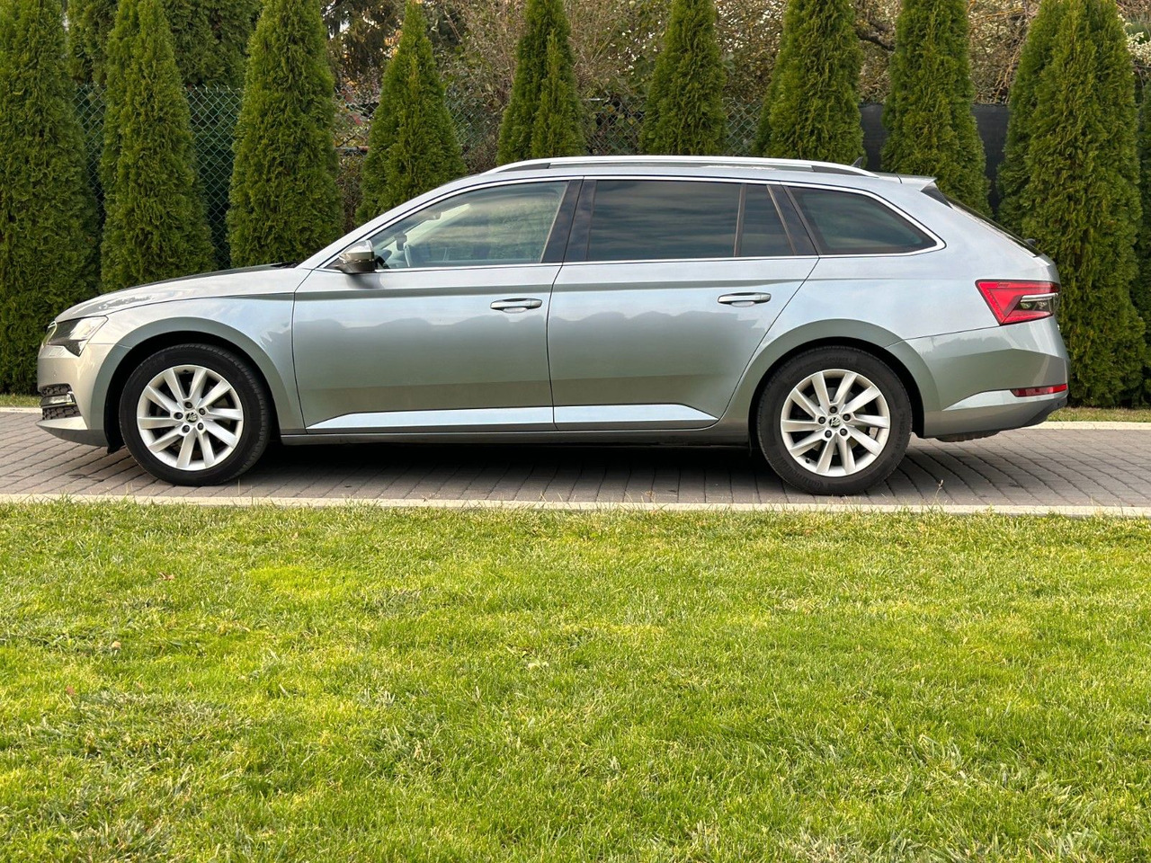 Skoda Superb 2.0 TDI SCR 147kW DSG STYLE COMBI - Automobil: slika 4 Skoda Superb 2.0 TDI SCR 147kW DSG STYLE COMBI - Automobil: slika 4