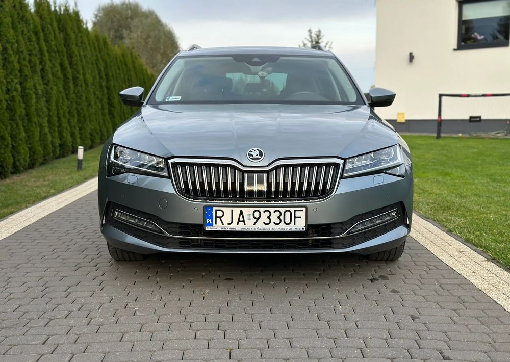 Skoda Superb 2.0 TDI SCR Style DSG - Karavan: slika 2 Skoda Superb 2.0 TDI SCR Style DSG - Karavan: slika 2