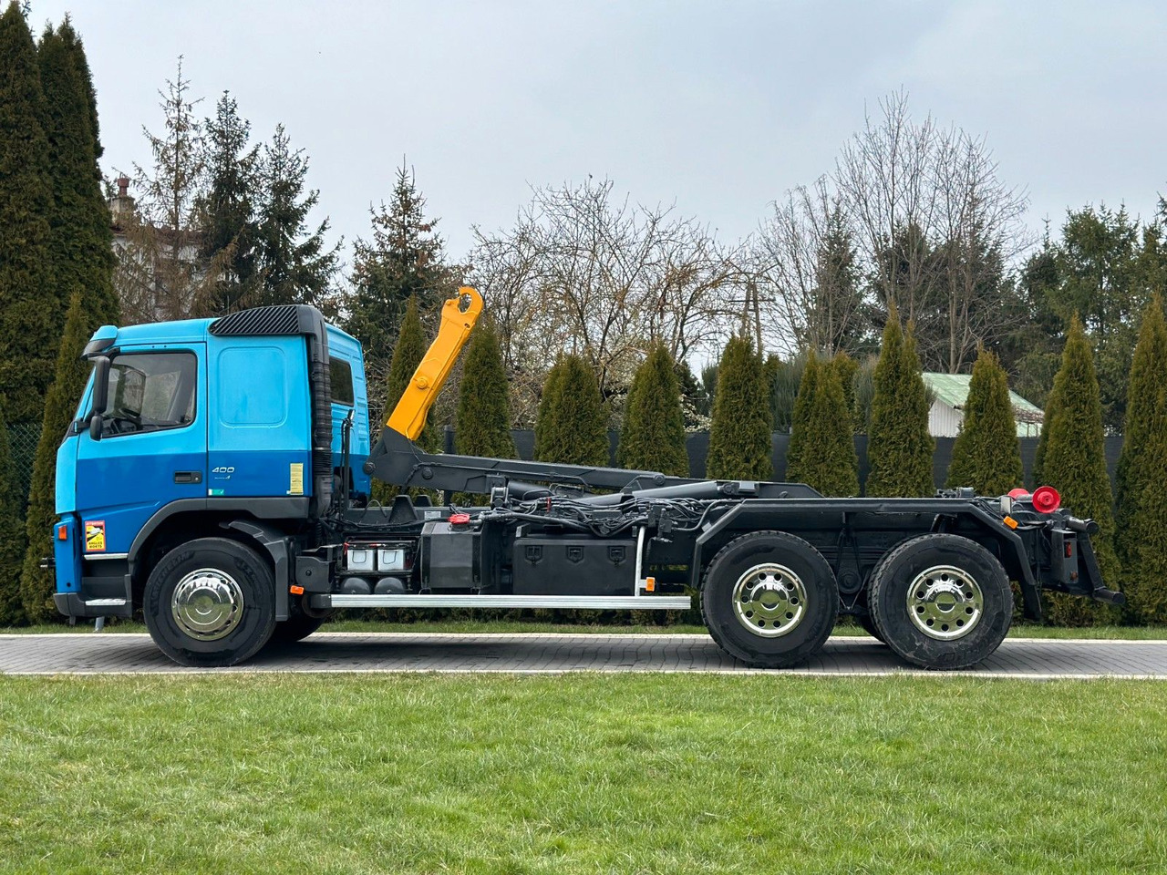 Volvo FM 400 MANUAL 6X4 ABROLLKIPPER - Kamion sa hidrauličnom kukom: slika 4 Volvo FM 400 MANUAL 6X4 ABROLLKIPPER - Kamion sa hidrauličnom kukom: slika 4