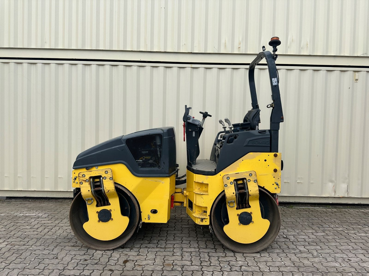 BOMAG BW135AD-5 / 2016 BJ / 1.203 H / 3.9 Tonnen - Valjak za puteve: slika 2 BOMAG BW135AD-5 / 2016 BJ / 1.203 H / 3.9 Tonnen - Valjak za puteve: slika 2