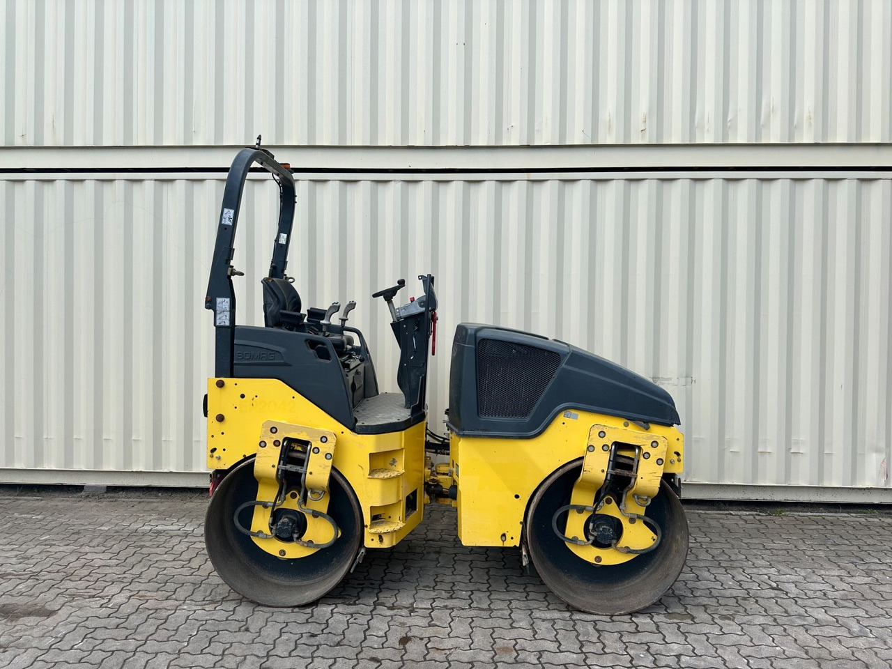 BOMAG BW135AD-5 / 2016 BJ / 1.203 H / 3.9 Tonnen - Valjak za puteve: slika 5 BOMAG BW135AD-5 / 2016 BJ / 1.203 H / 3.9 Tonnen - Valjak za puteve: slika 5