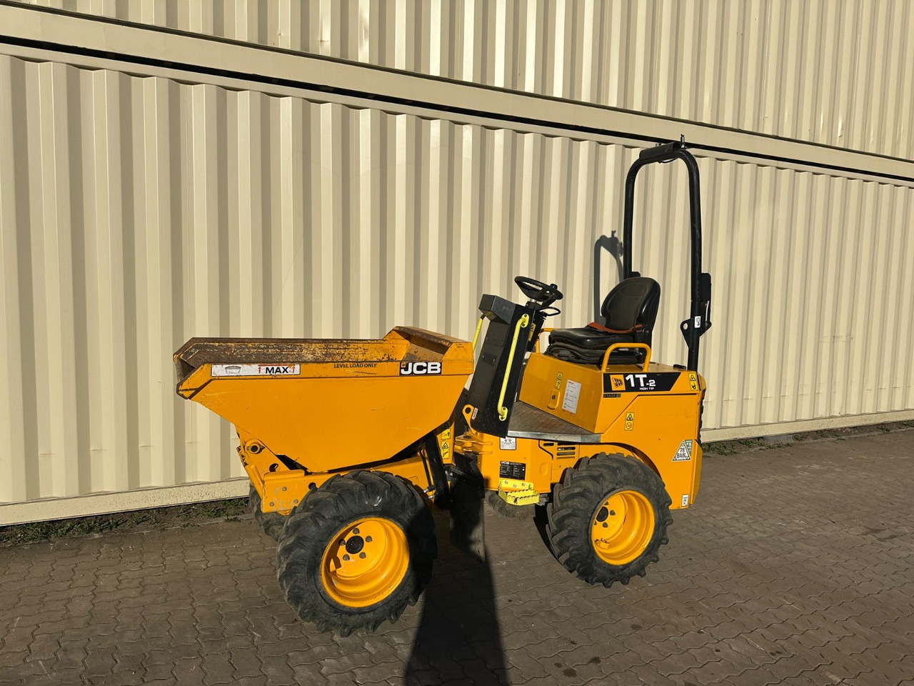 JCB 1T-2 High Tip Dumper, 598 Bh, 1.000 KG - Mini kiper: slika 2 JCB 1T-2 High Tip Dumper, 598 Bh, 1.000 KG - Mini kiper: slika 2