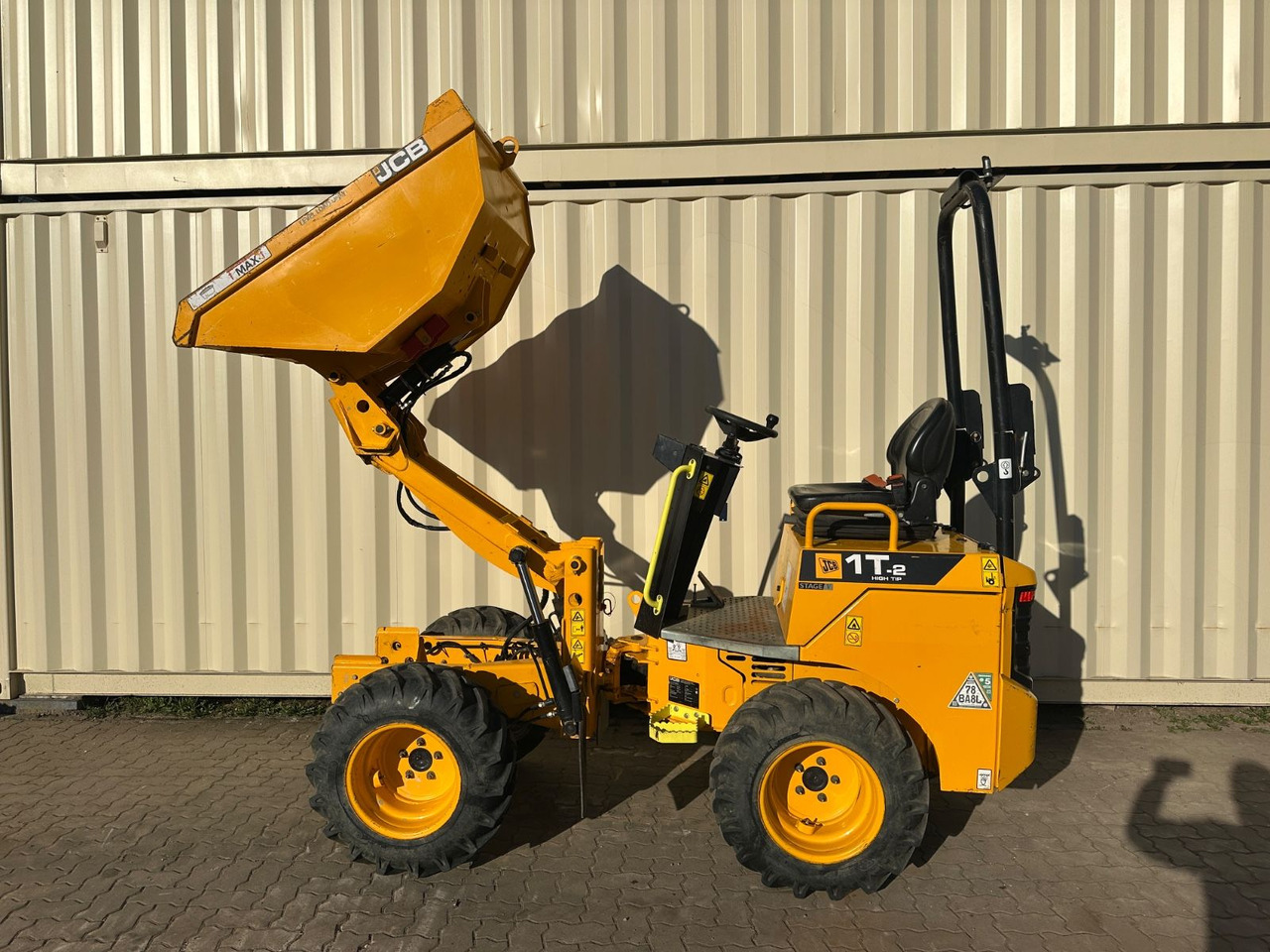JCB 1T-2 High Tip Dumper, 598 Bh, 1.000 KG - Mini kiper: slika 1 JCB 1T-2 High Tip Dumper, 598 Bh, 1.000 KG - Mini kiper: slika 1