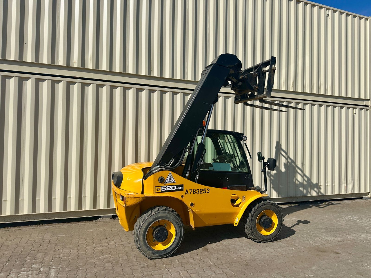 JCB 520-40 / 2017 BJ / 2.297 Bh / 4 Meter / 2 Tonnen - Teleskopski upravljač: slika 4 JCB 520-40 / 2017 BJ / 2.297 Bh / 4 Meter / 2 Tonnen - Teleskopski upravljač: slika 4